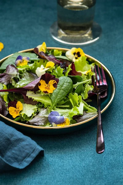 Bahar salatası, roka, bitki ve çiçek..