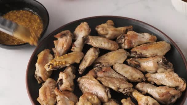 Chicken wings with sauce. Cooking chicken wings — Stock Video