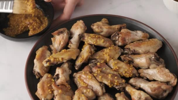 Chicken wings with sauce. Cooking chicken wings — Stock Video