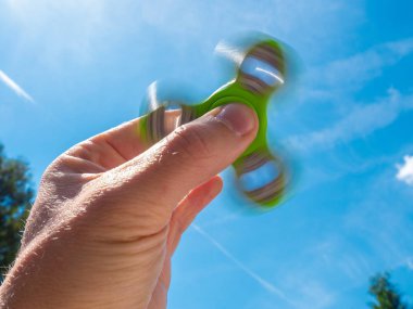 Erkek el topluca spinner tutarak