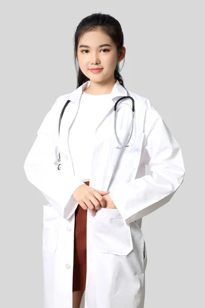 Portrét Mladé Dospělé Ženy Lékaře Uniformě Stetoskopu — Stock fotografie