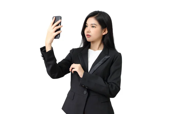 Νεαρή Ασιάτισσα Επιχειρηματίας Που Κρατάει Smartphone Της Λευκό Φόντο Στο — Φωτογραφία Αρχείου