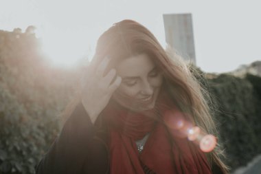 Güzel ve utangaç genç kız