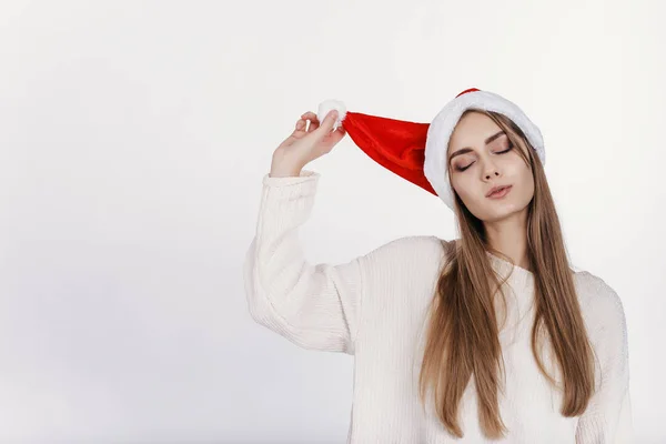 Ganska Ung Kvinna Med Blont Långt Hår Bred Ögonbryn Och — Stockfoto