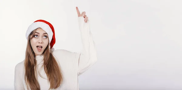 Beyaz Arka Plan Üzerinde Fikir Noel Baba Şapkası Kadında Geldi — Stok fotoğraf