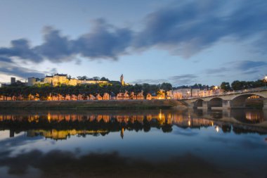 Alacakaranlıkta Chinon