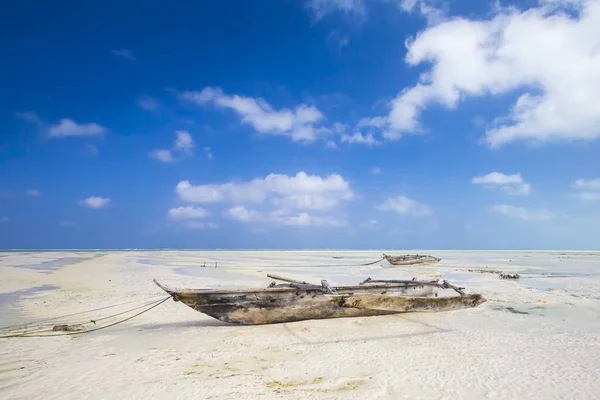 Dhow pe plajă — Fotografie, imagine de stoc