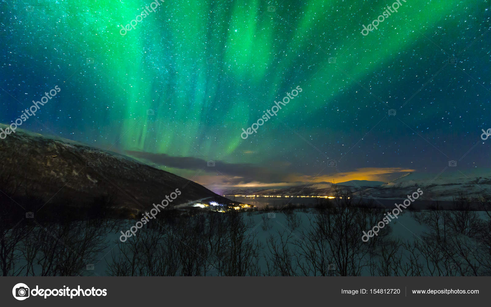 上記の村 Hansnes トロムス県郡ノルウェー オーロラ ストック写真 C Sandermeertinsphotography Gmail Com