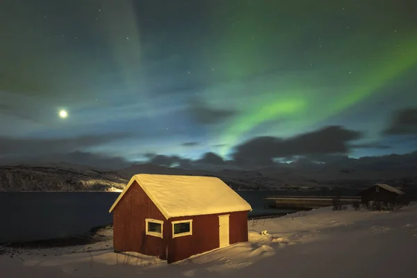 Norrsken-Aurora Borealis i natt ovan en vanligtvis en — Stockfoto