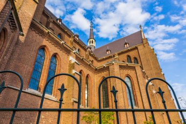 Sint-Martinuskerk kilisesinin dış kapak resmi.