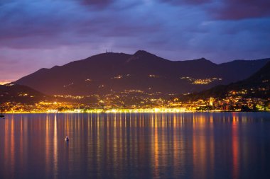 Salo, İtalya, Garda Gölü 'nde güzel bir günbatımında