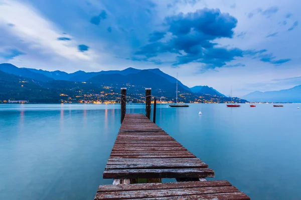 Barbarano di Salo, Olaszország, a Garda-tónál egy gyönyörű napsütésben — Stock Fotó