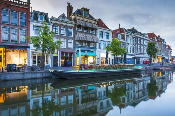 Casas Arquitectura Tradicional Cultura Holandesa Canal Durante Hora Azul Ciudad — Foto de Stock