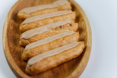 beyaz zemin üzerine eklerleri