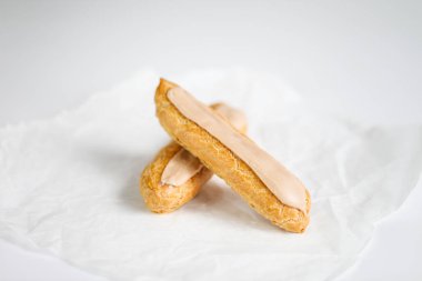 beyaz zemin üzerine eklerleri