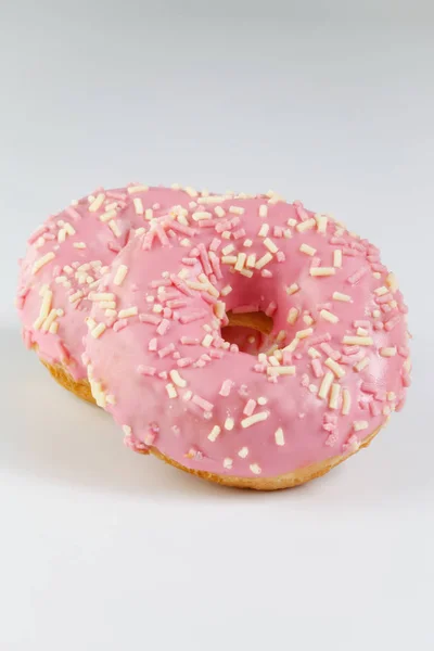 Rosa Donut auf schlichtem Hintergrund — Stockfoto