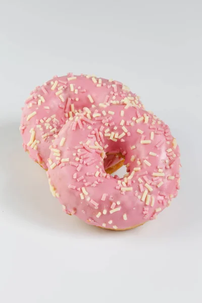 Rosa Donut auf schlichtem Hintergrund — Stockfoto