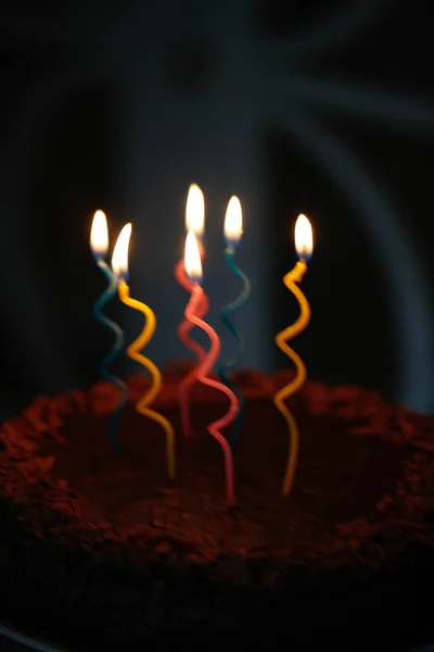 Pastel de cumpleaños con velas —  Fotos de Stock