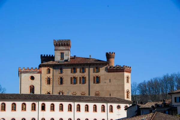 Castillo "Falletti" de Barolo, Cuneo - Piamonte —  Fotos de Stock