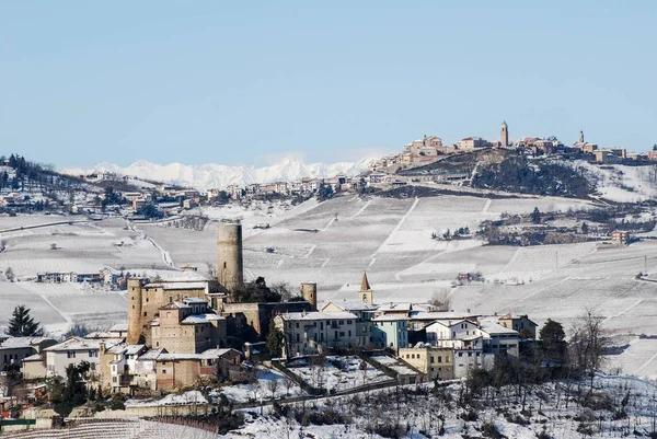 Castle of Castiglion Falletto with snow, Piedmont - Italy — Stock Photo, Image