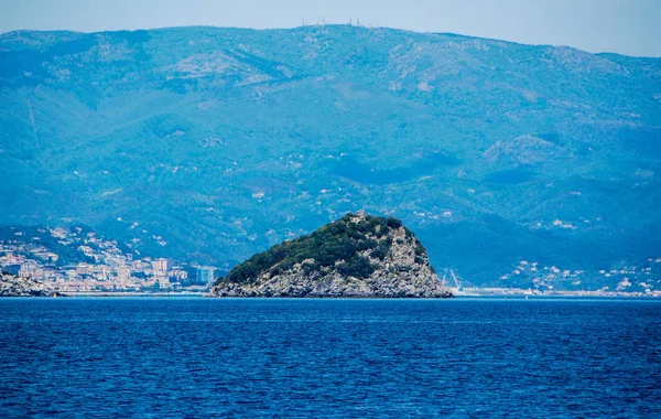 Ostrov Bergeggi, Liguria-Itálie — Stock fotografie