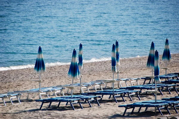 Sombrilla en la playa — Foto de Stock