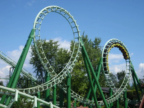 Roller coaster w apark — Zdjęcie stockowe