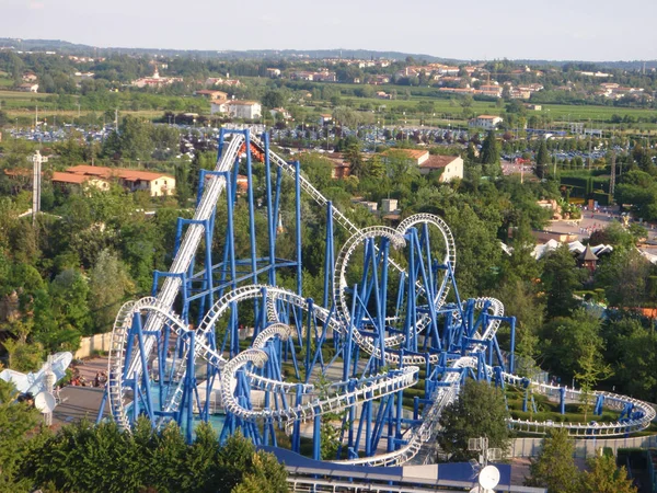 Roller coaster w apark — Zdjęcie stockowe