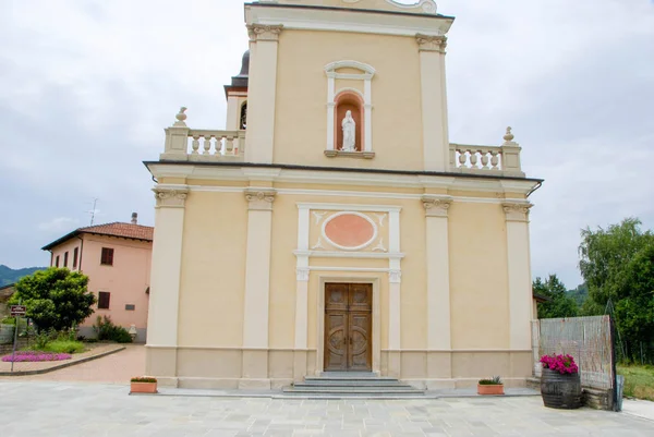 Iglesia Parroquial de Torre Bormida — Foto de Stock