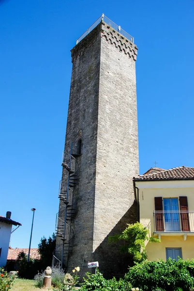 Věž Albaretto Torre, Piemont - Itálie — Stock fotografie