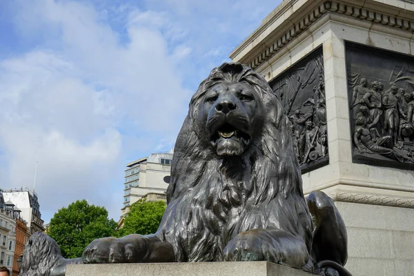 Londres - Estatua de un león en Trafalgare Square —  Fotos de Stock