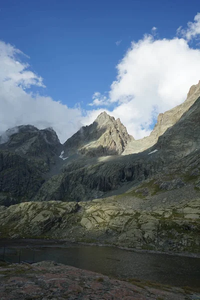 山 Monviso、ピエモンテ州 - イタリア — ストック写真