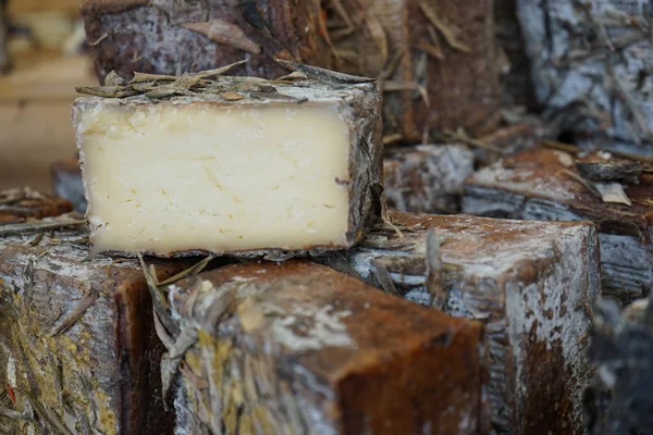 St. Toscano peynir ceviz yaprağı