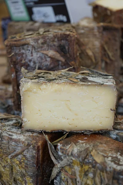 St. Toscano peynir ceviz yaprağı