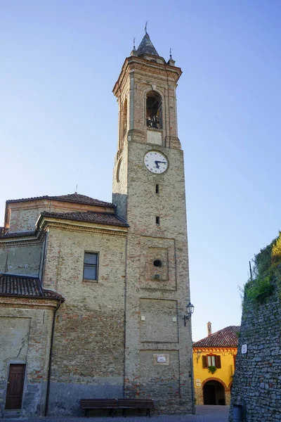 Sinio, Chiesa Parish San Frontiano — Stockfoto