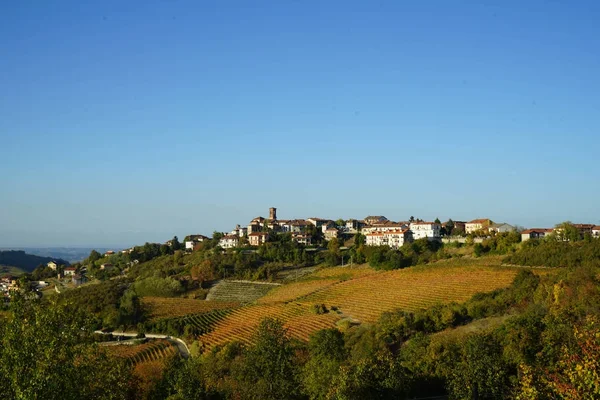 Widok miasta Montelupo Albese — Zdjęcie stockowe