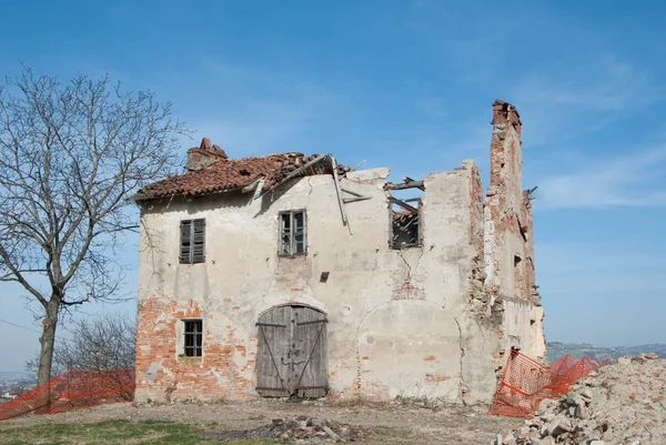 Casa abandonada arruinada — Foto de Stock