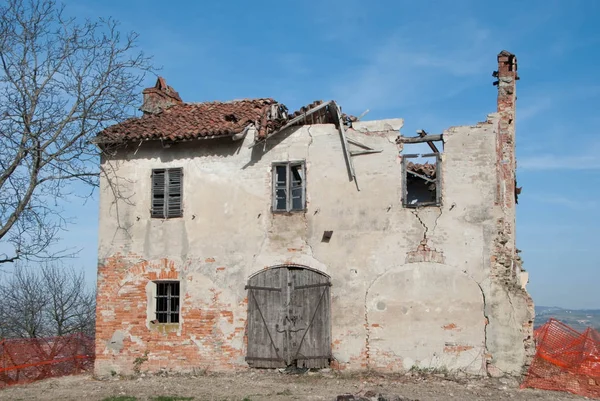 Casa abandonada arruinada — Foto de Stock