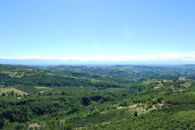 Albaretto Torre çevresindeki tepeler