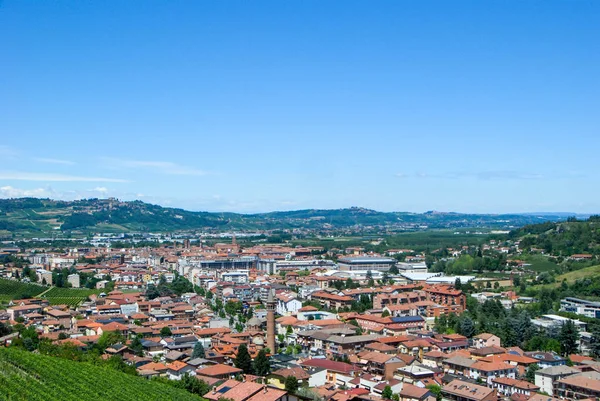 Pohled na město Alba, Piemont - Itálie — Stock fotografie