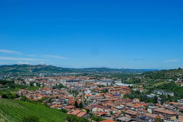 Vue de la ville d'Alba, Piémont - Italie — Photo