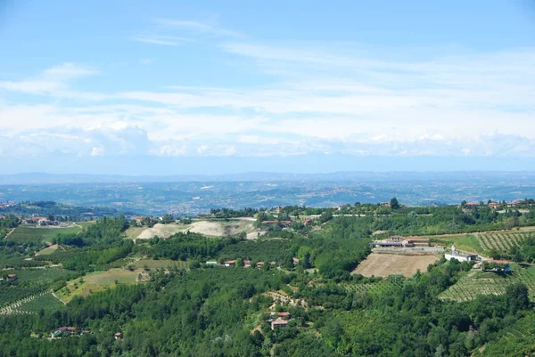 Hills em torno de Albaretto Torre — Fotografia de Stock