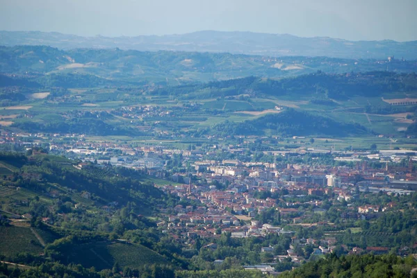 Paysage urbain des collines d'Alba et Langhe — Photo