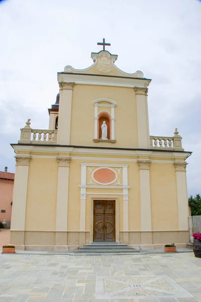 Farní kostel Torre Bormida — Stock fotografie