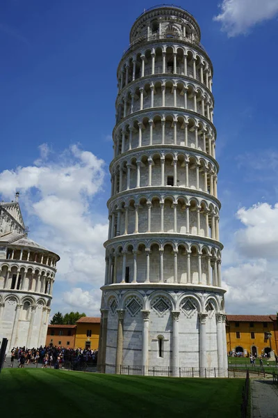 La torre inclinada de Pisa, Toscana - Italia — Foto de Stock