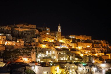 Matera taşlarına bak