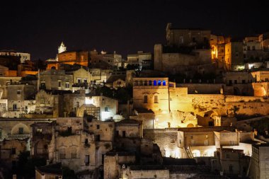 Matera taşlarına bak