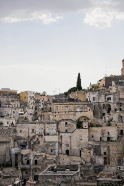 Matera taşlarına bak