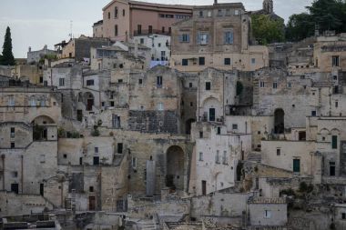 Matera taşlarına bak