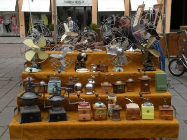 Eski kahve öğütücüler ve hava üfleyiciler